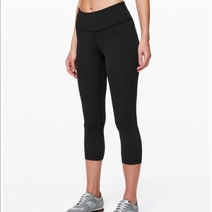 Lululemon Wunder Under black crop 21’ size 8